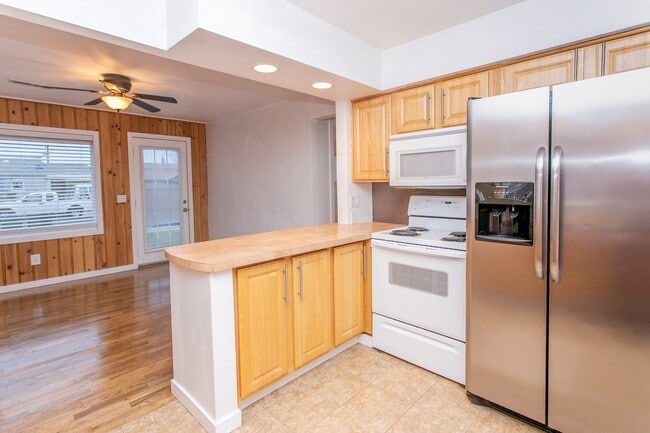 Building Photo - 2 Bedroom House for Rent