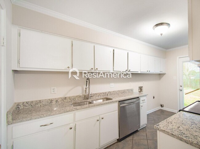 Building Photo - Fully Renovated 3BR/2B home in 38134!