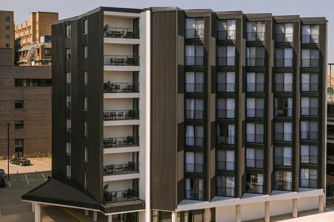 Building Photo - 77 9th St E