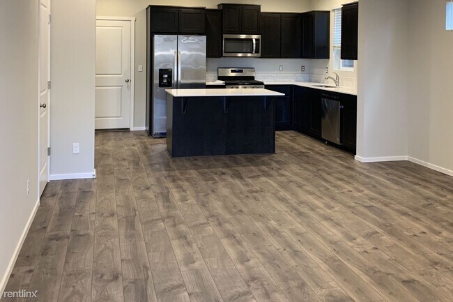 Foto del edificio - 17146 SE Katmai St