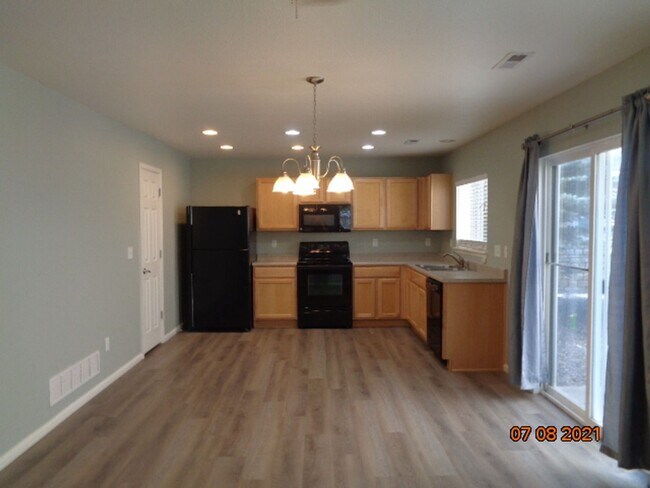 Foto del edificio - 3 BR/2 1/2 BA in Coveted Meridian Stockbri...