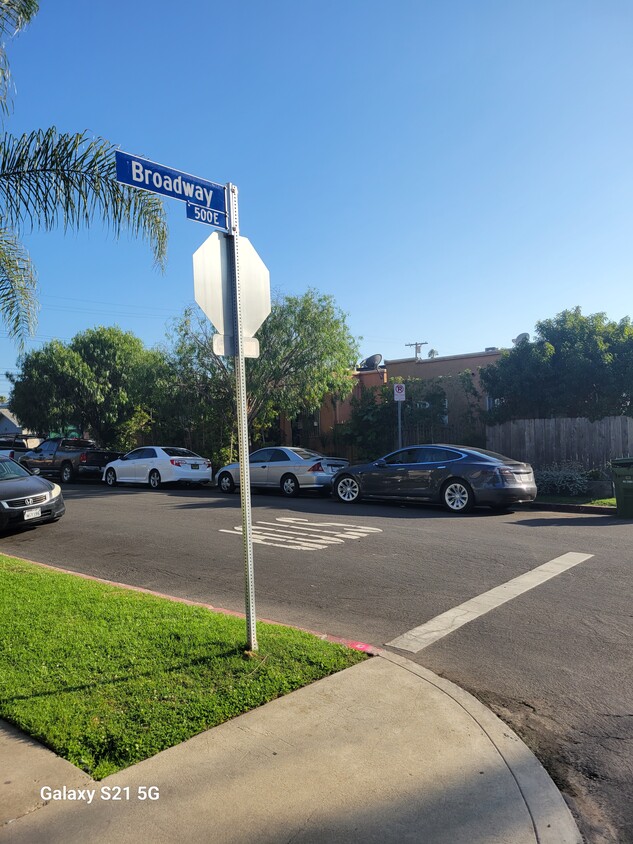 Nestled behind trees just off Abbott Kinney - 1009 5th Ave