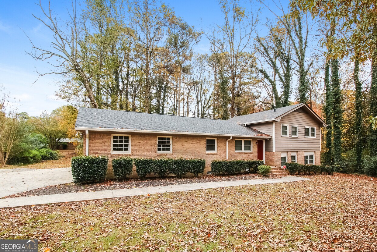 Foto principal - 2764 Twin Springs Dr
