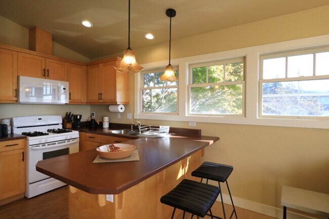 Foto del edificio - Furnished Studio overlooking Arcata, all utilities inluded