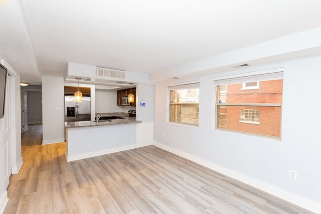 Building Photo - Updated one bed/one bath E Cap Condo, in-unit washer/dryer