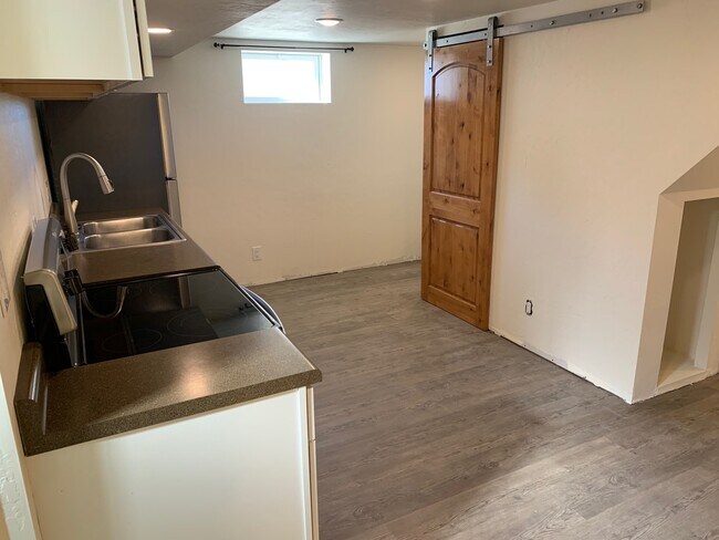 Foto del edificio - 920 E 7th St