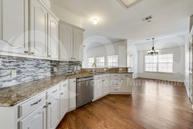 Building Photo - 1334 Kingsley Dr