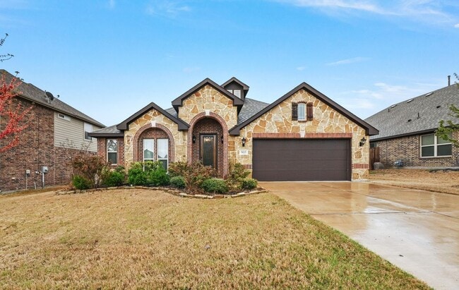 Building Photo - 905 Foxtail Dr