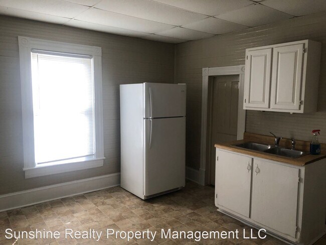 Building Photo - 3 br, 1 bath House - 300 Wood St.
