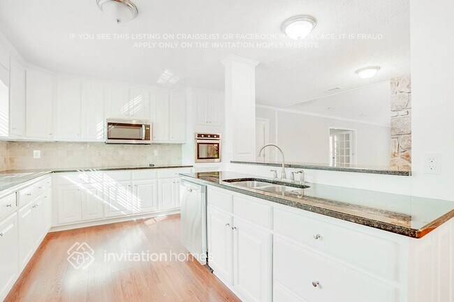Building Photo - 5138 Lake Forest Dr SE