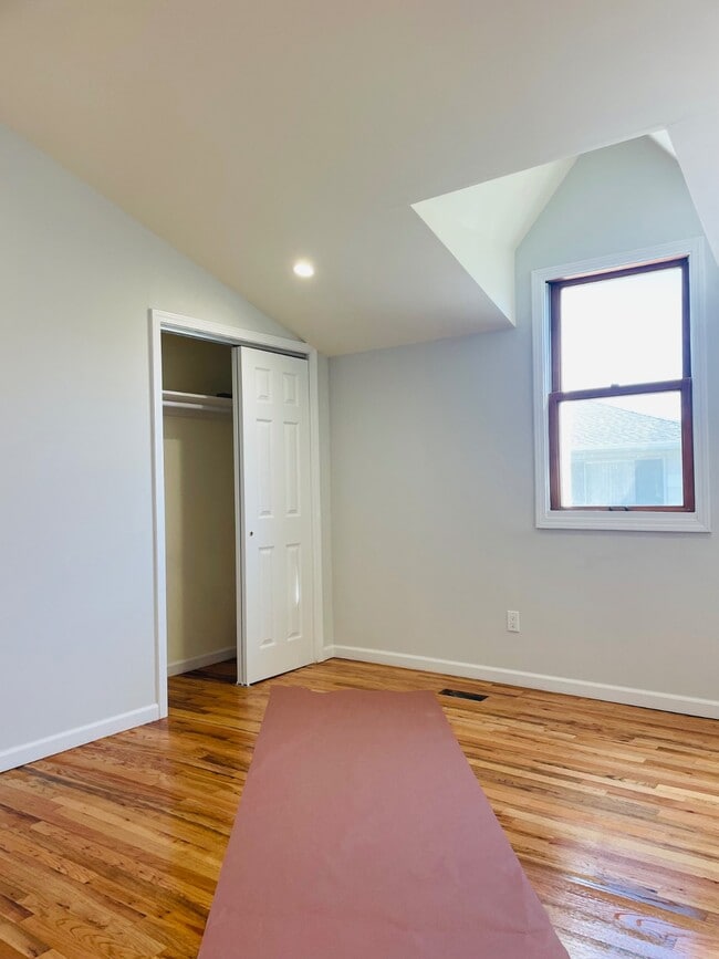Foto del edificio - 16 Oldwood Rd S