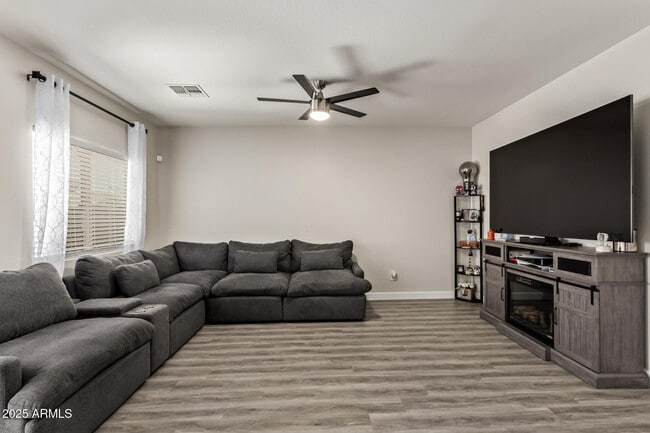 Building Photo - 11204 W Mobile Ln