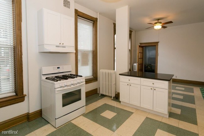 Building Photo - 3559 N Ashland Ave