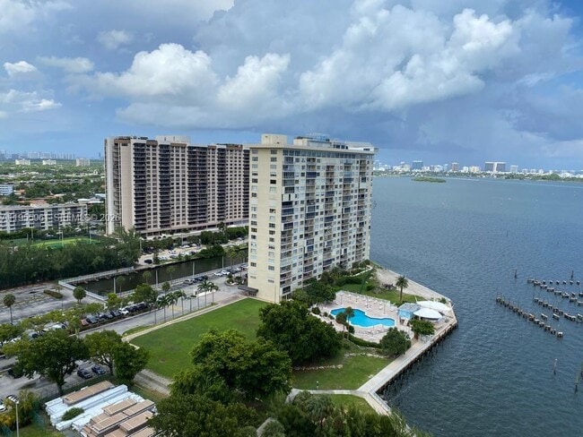 Foto del edificio - 11113 Biscayne Blvd