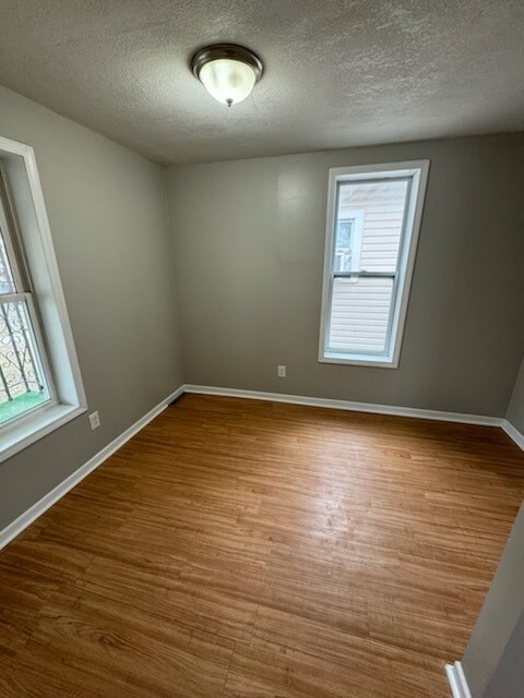 Building Photo - 334 B St