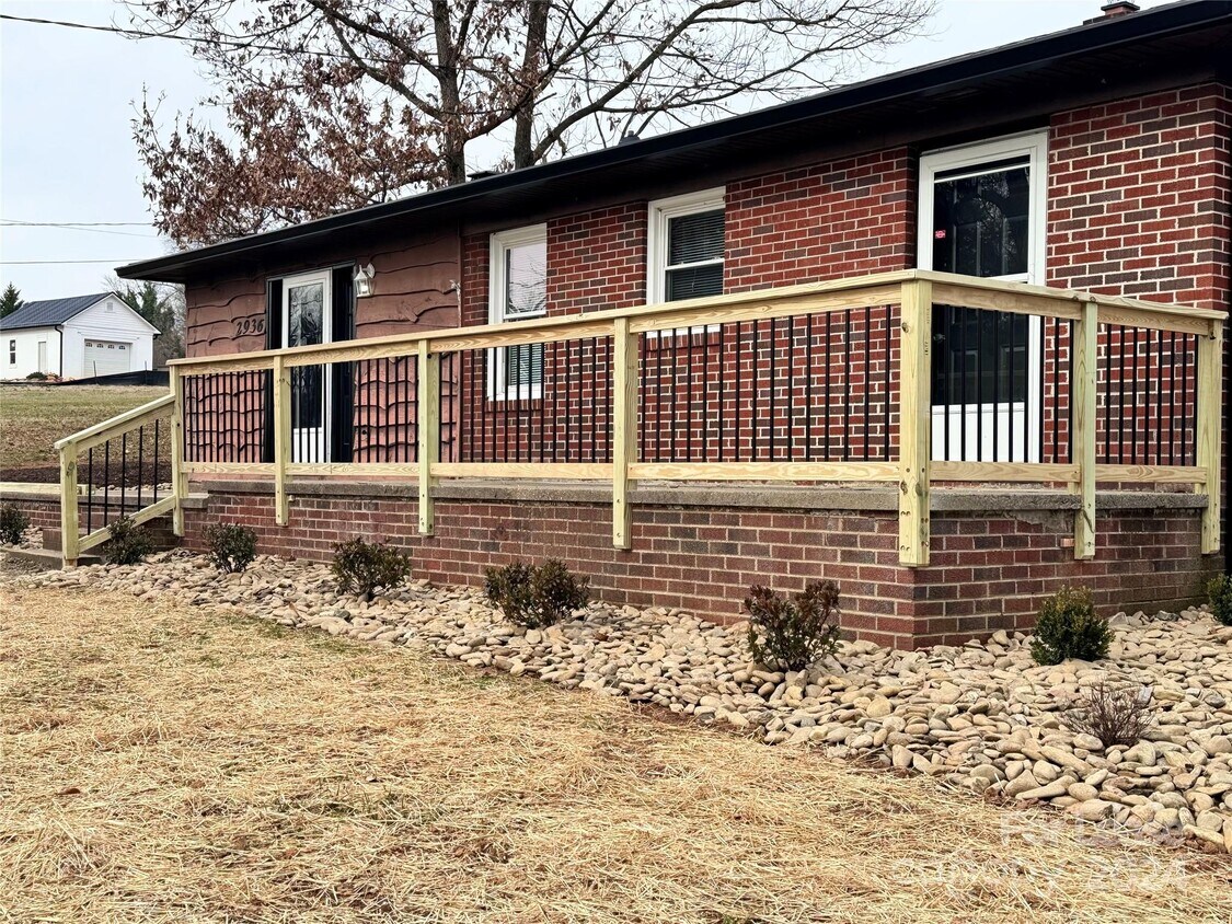 Primary Photo - 2936 Morganton Blvd SW
