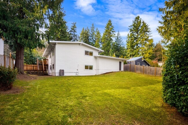 Building Photo - Gorgeous Fully Renovated 5 Bedroom Redmond...