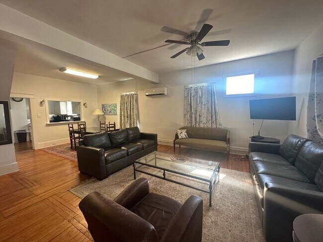 Foto del edificio - Salem Charm!