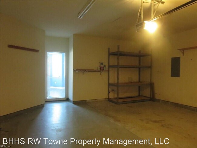 Building Photo - 4 br, 2.5 bath House - 506 Whisper Walk