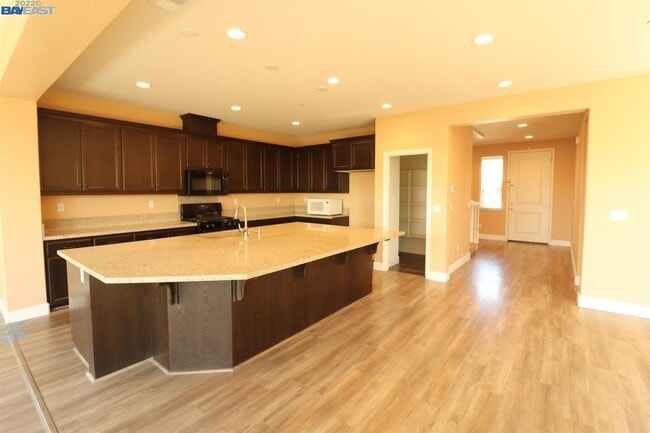 Building Photo - 5517 Pinnacle Vw Wy