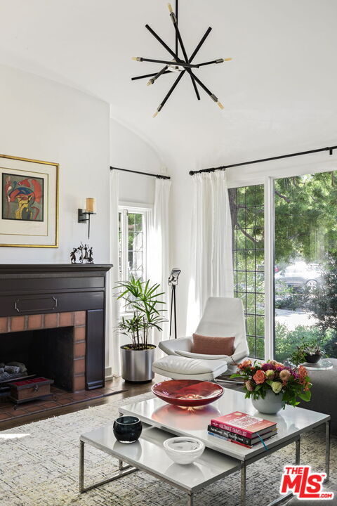 Foto del edificio - 10640 Rochester Ave