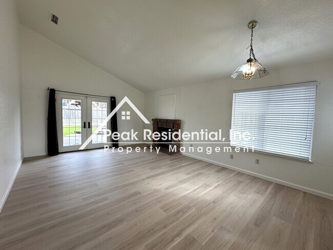 Foto del edificio - Charming 3bd/2ba Home near Cosumnes River ...