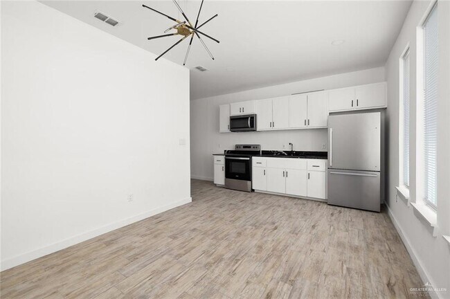 Foto del edificio - 9 W Harrison Ave