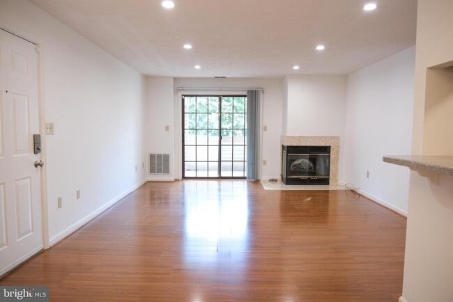 Building Photo - 6941 Mary Caroline Cir