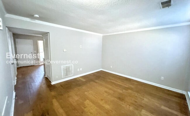 Foto del edificio - 5547 St James St