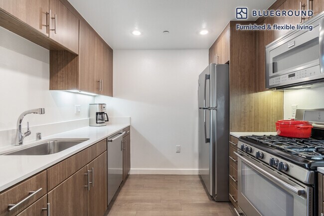 Foto del edificio - 375 N La Cienega Blvd