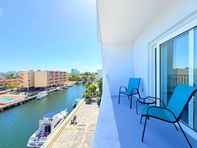 Foto del edificio - 3626 NE 168th St