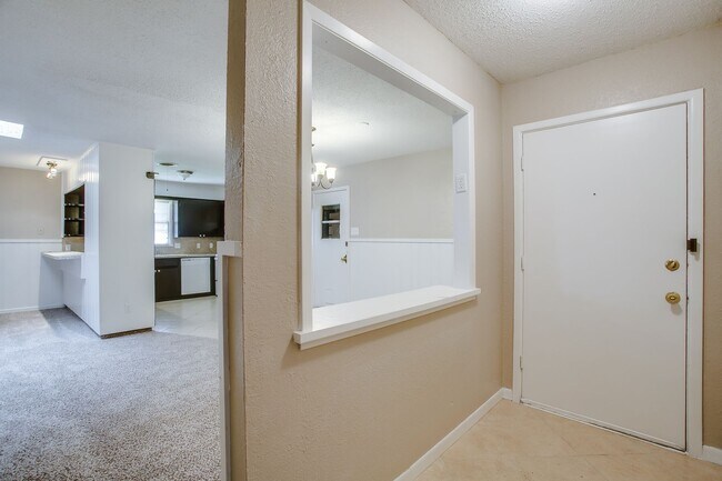 Foto del edificio - Stunning & Spacious Four Bedroom Home in t...