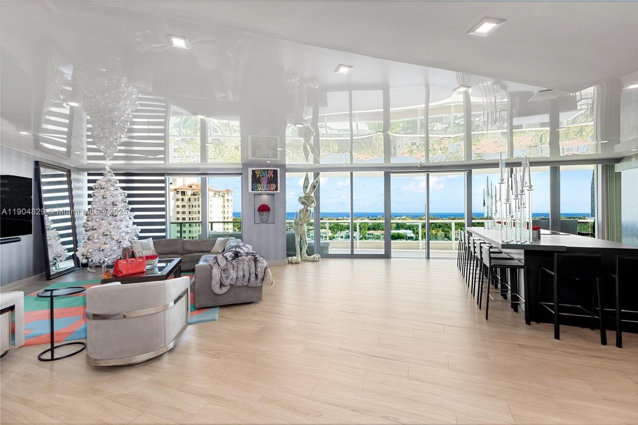 Foto principal - 19955 NE 38th Ct