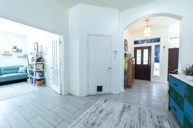 Foto del edificio - 14902 White Forge Ln