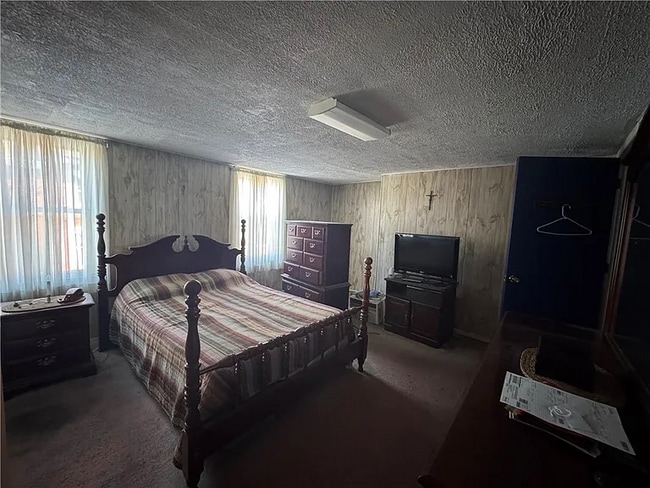 Building Photo - 233 38th St