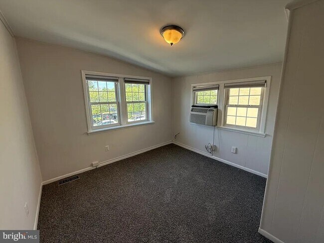 Foto del edificio - 2642 N Pershing Dr