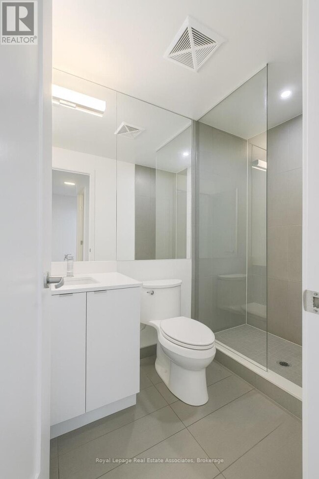 Building Photo - 121 Lower Sherbourne St