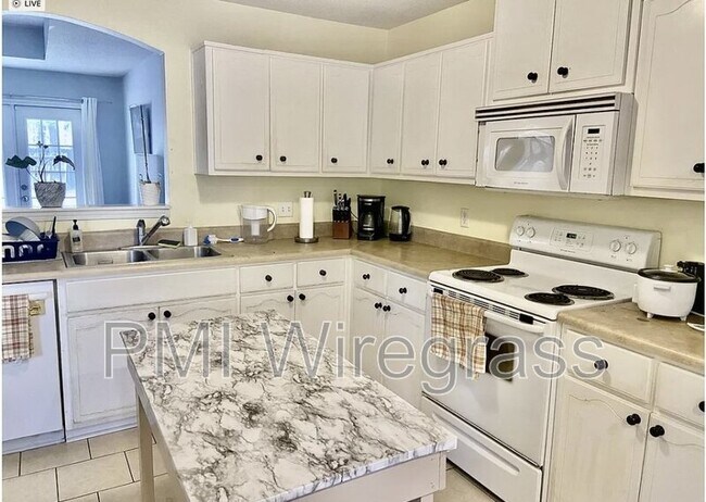 Foto del edificio - 115 Elmwood Dr