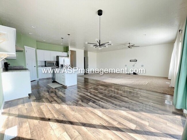 Building Photo - 617 W Koins Way