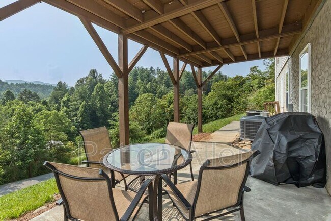 Foto del edificio - 5 Robert Allman Rd