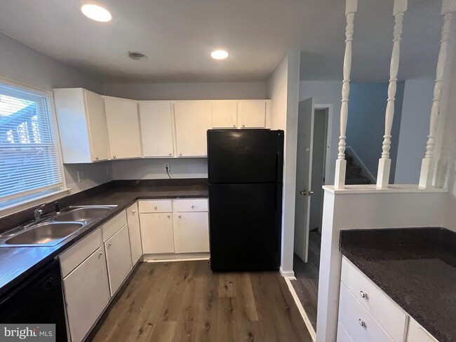 Building Photo - 11827 Rutherford Dr