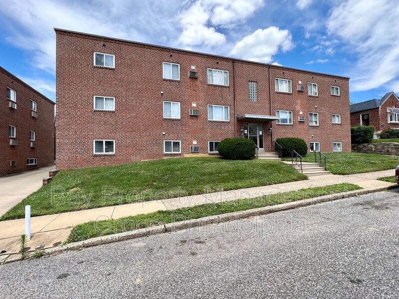Primary Photo - 1715 Lansing St