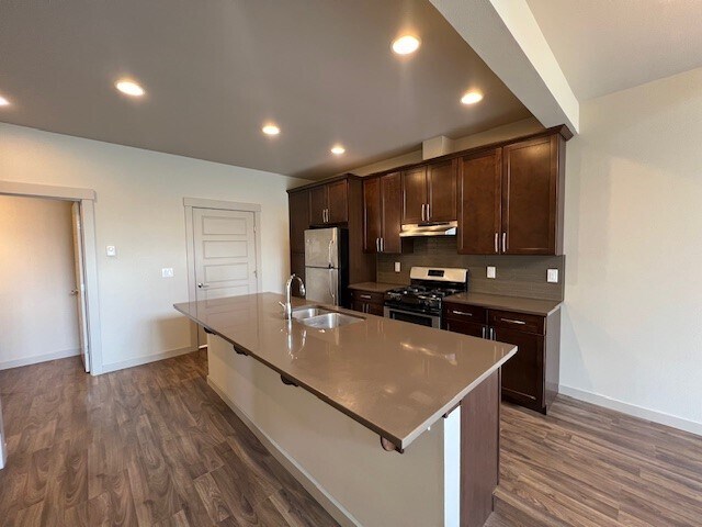 Foto del edificio - 2200 Greenview Cir