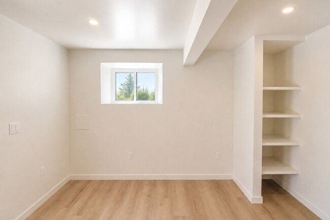 Building Photo - 392 Santa Maria Ave