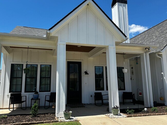 Building Photo - Gorgeous 3 Bedroom Home in North Bossier