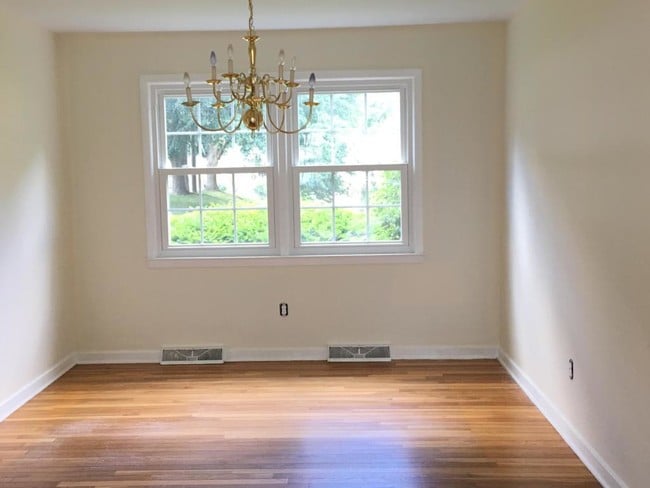 Foto del edificio - 82 Heritage Hill Rd