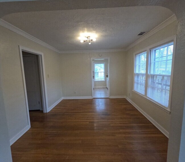 Foto del edificio - Renovated 3 Bed 1 Bath