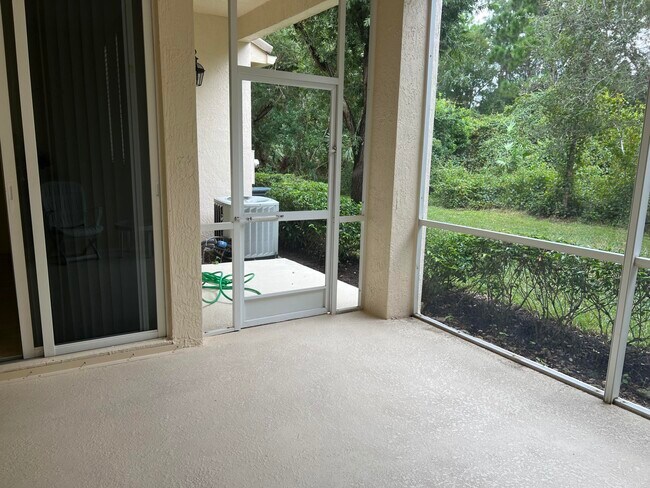 Foto del edificio - 8125 Carnoustie Pl