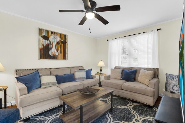 Building Photo - 604 9th St