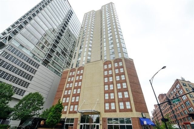 Foto principal - 645 N Kingsbury St